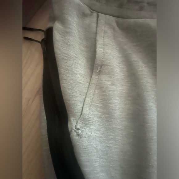 Women’s Nike Tech Sweatpants - Picture 4 of 5